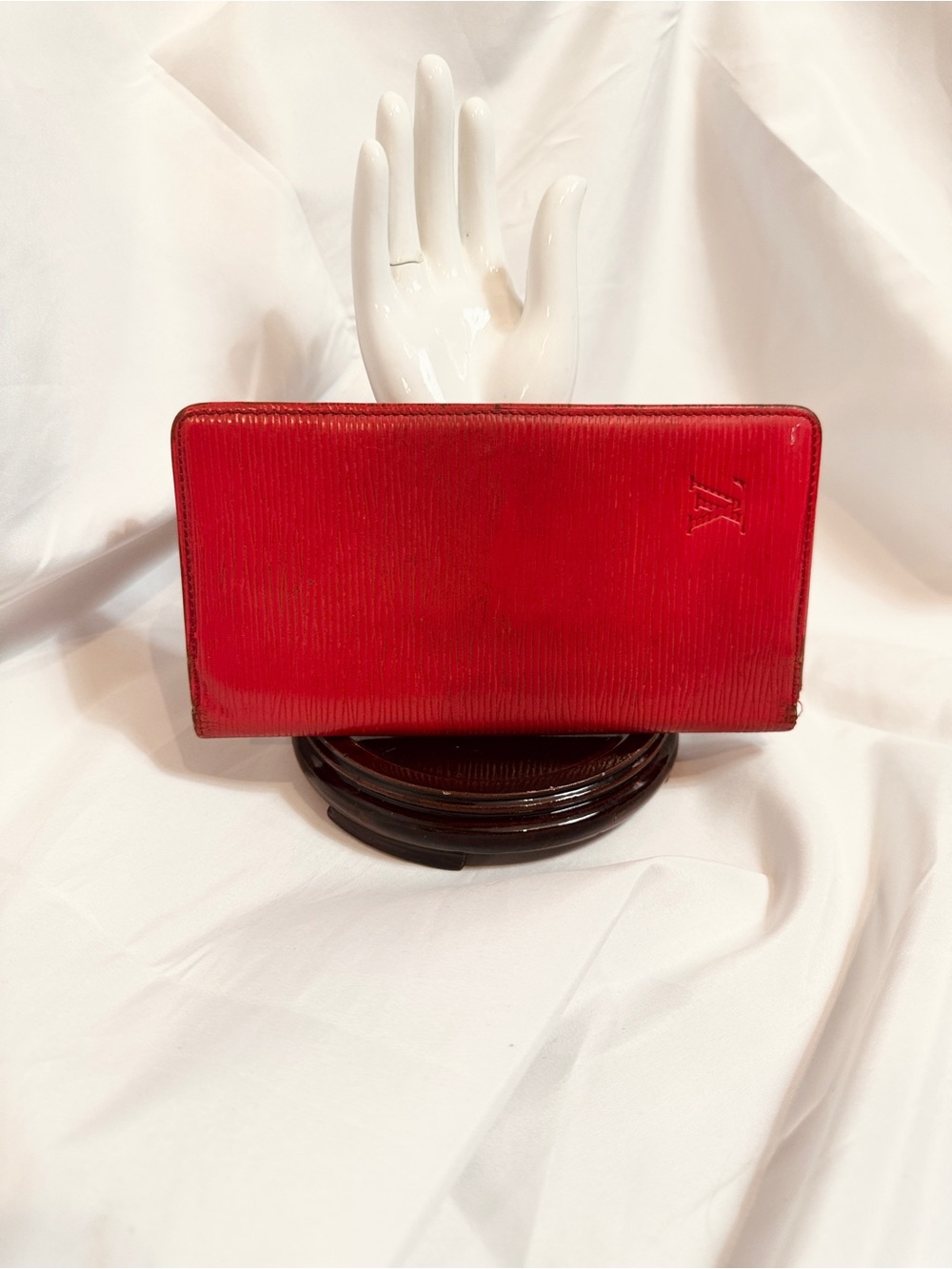 Louis Vuitton Wallet, Red Leather, Women's Quiet Luxury Accessory, Vintage.